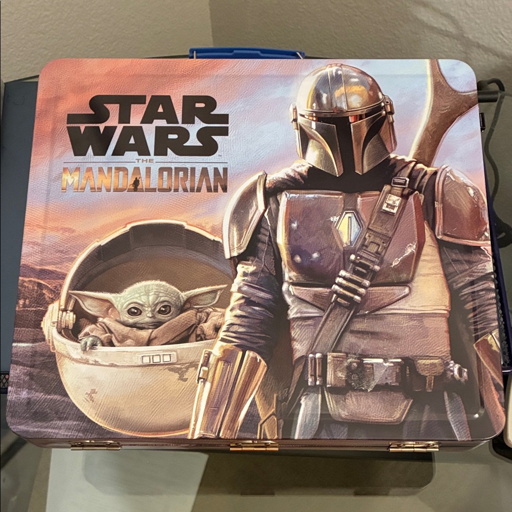 NWOT  Wars The Mandalorian Art Metal Box
